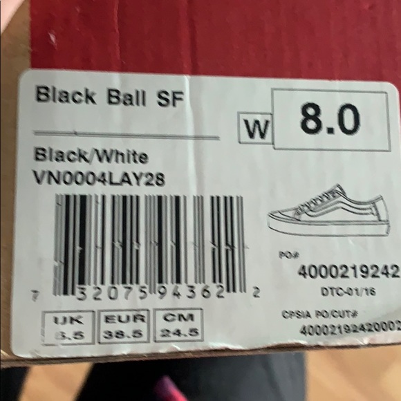 Black and white Vans women’s size 8 - Picture 7 of 7